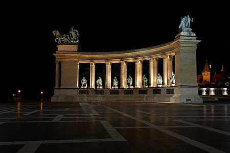 英雄广场遗产旅行历史性历史柱子纪念碑游客观光世界正方形图片