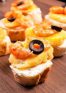 小型三明治摄影牙签面包小吃早餐面包屑海鲜专业宏观点心图片