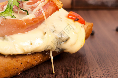 混合蓝奶酪主菜午餐起动机盘子点心胡椒美食蔬菜面包食物图片