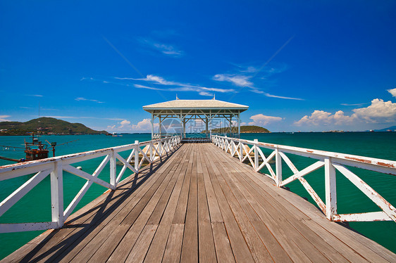 水边小馆海岸天空海滩海洋海景假期旅游港口热带海浪图片