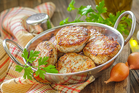 肉丸屠夫食物香菜桌子蔬菜盘子油炸乡村牛肉美食图片