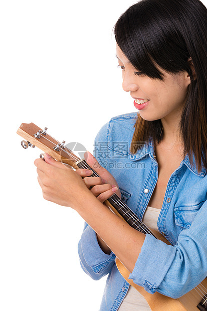 亚裔妇女调音ukelele图片