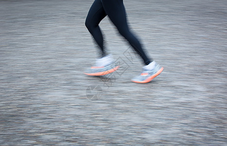 城市环境跨科技中运动操纵器脚的模糊赛跑者速度竞赛跑步女孩场地天空活力插图女性图片