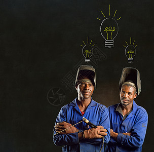 非洲黑人黑男子工业工人 有粉笔灯泡黑板教育工作服生产金属劳动工艺工厂制造业安全工作图片