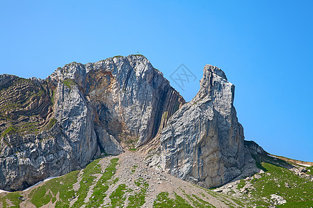 皮拉图斯山季节蓝色天空环境风景旅行假期远足悬崖高度图片