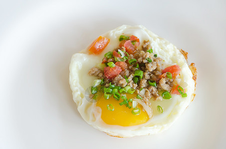 煎鸡蛋加猪肉白色黄色食物美食油炸盘子蛋黄图片