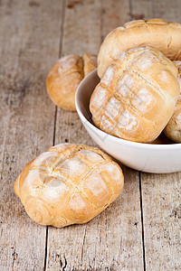 碗里新鲜烤面包包早餐乡村桌子耳朵谷物面包团体食物花边种子图片