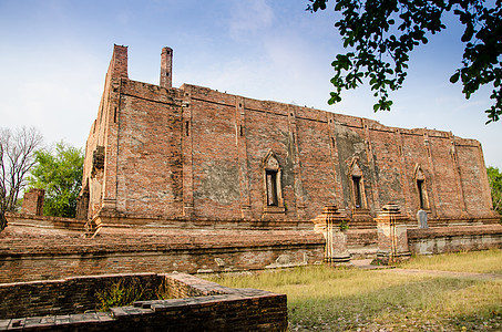 泰国Ayutthaya古老寺庙和纪念碑佛教徒建筑天空蓝色文化游客王国反射建筑学遗产图片