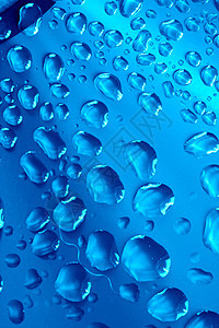蓝水滴天气气泡玻璃淋浴蓝色雨水风暴雨滴飞沫宏观图片