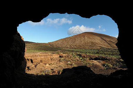 沙漠中一座火山附近的洞穴山脉世界旅行花园岩石建筑自然公园国家土地图片
