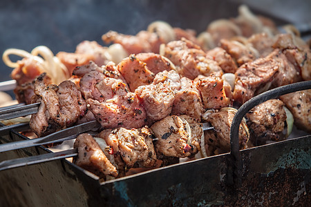 Shish 烤肉串午餐香料味木炭餐厅香料猪肉贝叶庆典食物胡麻图片