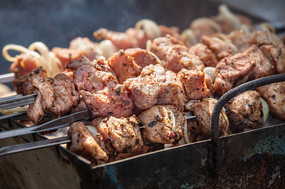 Shish 烤肉串午餐香料味木炭餐厅香料猪肉贝叶庆典食物胡麻图片