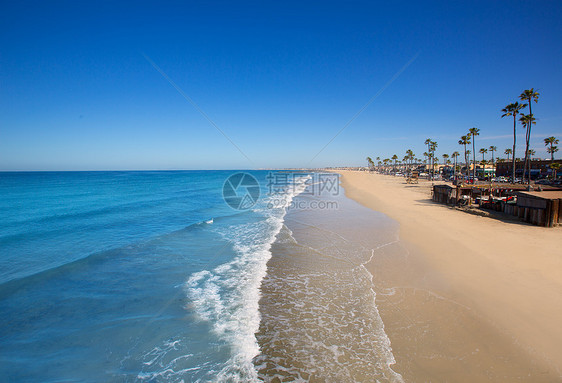 加利福尼亚州新港海滩 有棕榈树建筑学海滩假期海景地标波浪太阳晴天运动支撑图片