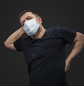 戴医疗面具的有病老人警报情况细菌生物安全危害卫生肺炎传染性沉思图片