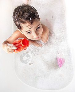 男孩在洗手间享受童年乐趣气泡头发孩子清洁度泡沫肥皂男生图片