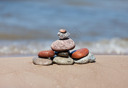 海边的石头上温泉太阳建筑场景阳光海滩平衡天空岩石团体图片