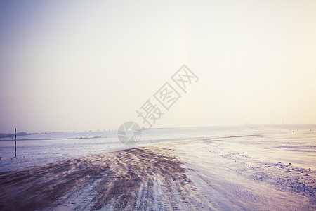 雪地路场地漂移速度木头脆皮天空蓝色润滑性运输公园图片