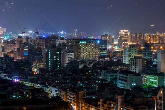 充满多彩的城市之夜场景景观建筑学市中心风景房子建筑金融天空办公室图片