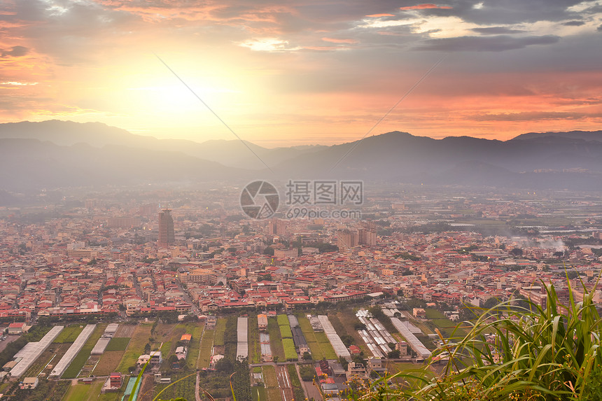 戏剧性日落晴天旅行爬坡场景天际风景埔里牧歌天空阳光图片