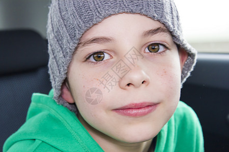 可爱的年轻11岁男孩男生男性瞳孔孩子青年牙齿荒野照片青春期童年图片