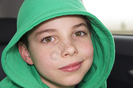 可爱的年轻11岁男孩孩子青春期兜帽照片饭桶男生快乐爆头小学生男性图片