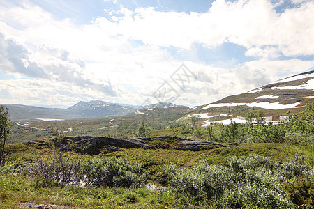 挪威北部地貌景观海岸线旅游峡湾晴天风景山峰山脉蓝色海洋岩石图片