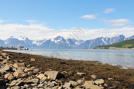 北极山脉和峡湾海洋旅游风景天空顶峰海岸苔原蓝色全景石头图片
