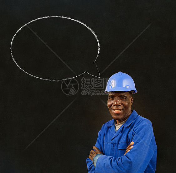 非洲黑人工人背景上有粉笔言论泡沫的黑男子工人生产插图工作服黑色工业教育讲话安全帽工匠工艺图片