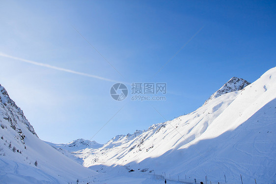 冬季山区岩石高度冰川首脑风景蓝色晴天荒野顶峰高山图片