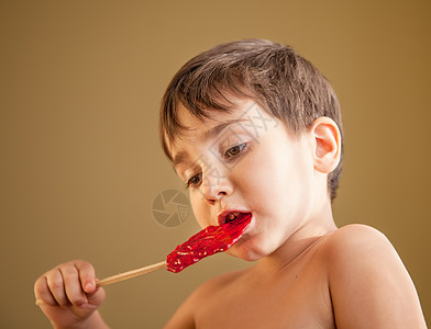 男孩吃棒棒糖食物糖果孩子舌头男生男性甜点儿子享受味道图片
