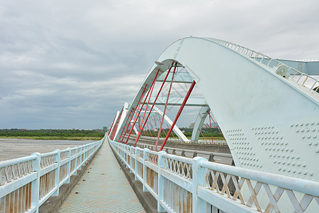 Taroko桥辉光运输地标天堂雨云晴天场景风景金属交通图片