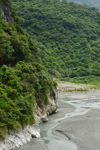 Taroko国家公园悬崖小径森林石头山沟岩石瀑布风景旅游风光图片