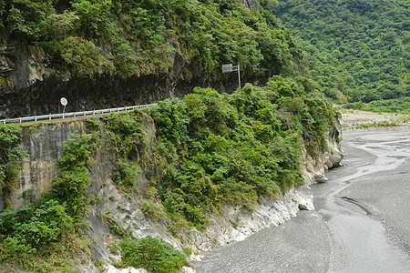 Taroko国家公园公路洞穴溪流目的地地标风光石头山沟岩石悬崖小径图片