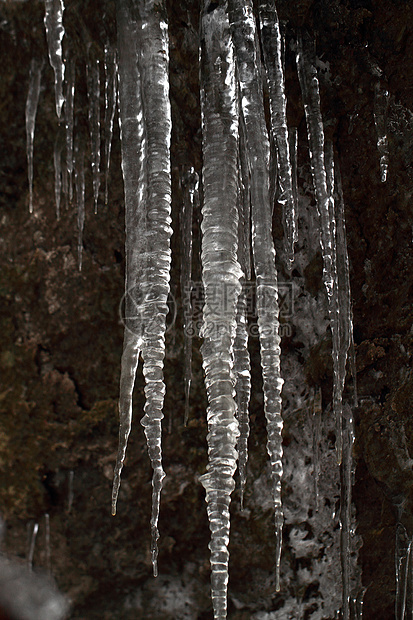 深底的冰柱水晶季节岩石天气冻结白色图片