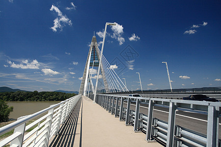 桥梁详情匈牙利运输三角形钢丝绳商业天空穿越工程建筑学旅行汽车图片