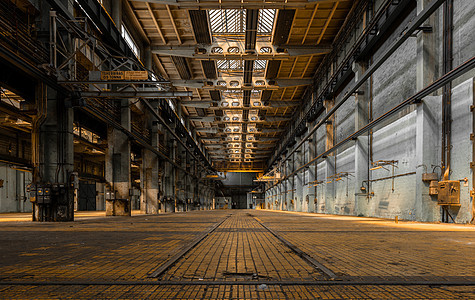 旧工厂的工业内地废墟金属城市大厅制造业黑色建筑房间机库仓库图片