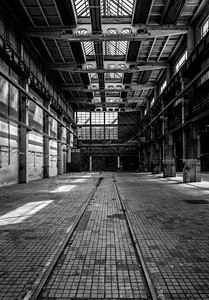 旧工厂的工业内地黑与白白色建筑学建筑金属建造仓库黑色地面大厅图片