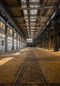旧工厂的工业内地仓库大厅窗户建造地面金属建筑学建筑图片