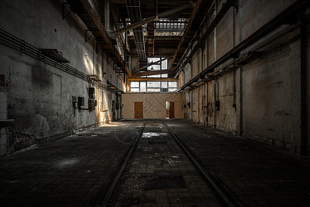 旧工厂的工业内地金属窗户地面大厅建筑建造仓库建筑学图片
