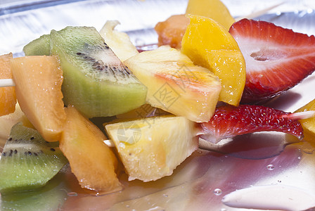 水果树叶甜点烹饪烤串盘子菠萝健康热带油桃奇异果稻草图片