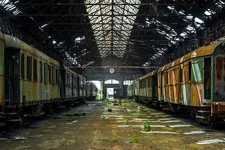 旧火车库的货运列车仓库建筑工厂火车运输铁路曲目院子工业力量图片
