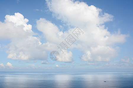 海面上空的云层气象海洋气候天气天堂风景天空海景云景波纹图片
