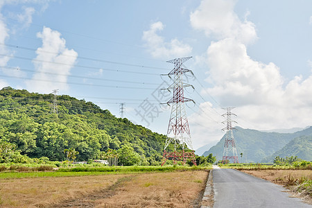 农村的电力线路山脉运输植物草地旅行石头天空季节环境风景图片