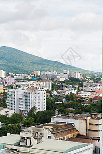 在泰王国有山地背景的千江迈市景观天空酒店公园城市植物团体衬套树叶文明图片