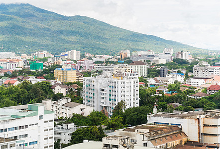 在泰王国有山地背景的千江迈市公园酒店文明玻璃树叶景观植物叶子天空旅行图片