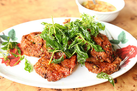 深炸的熟食鱼肉卷小吃菜单食物厨房辣椒餐厅午餐蔬菜馅饼烹饪图片