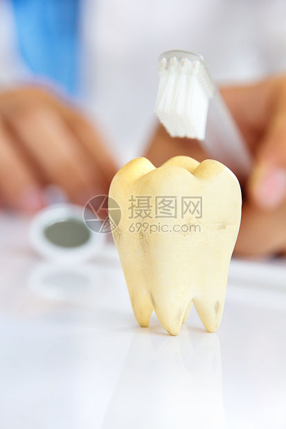牙科牙医卫生概念白色口镜牙镜手指磨牙药品牙刷健康口服医疗图片