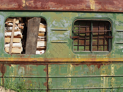带木柴的铁路车厢机车平板轨道工人货轮火车运输货运货物引擎图片