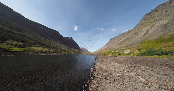 山中湖边风景灌木岩石大合唱阴霾旅游科拉石头天空地块图片