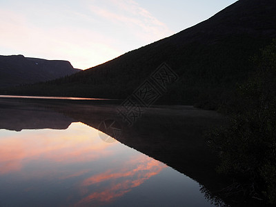 山中湖边天空旅行阴影半岛岩石大合唱石头灌木地块风景图片